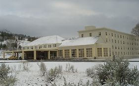 Mammoth Hot Springs Hotel